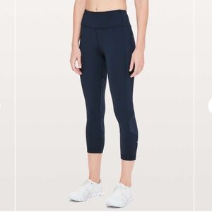 Lululemon pace rival crop 22- Blue/Navy size 8